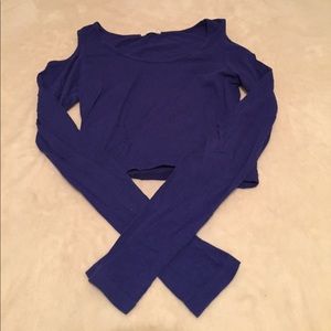 Cut shoulder Crop top